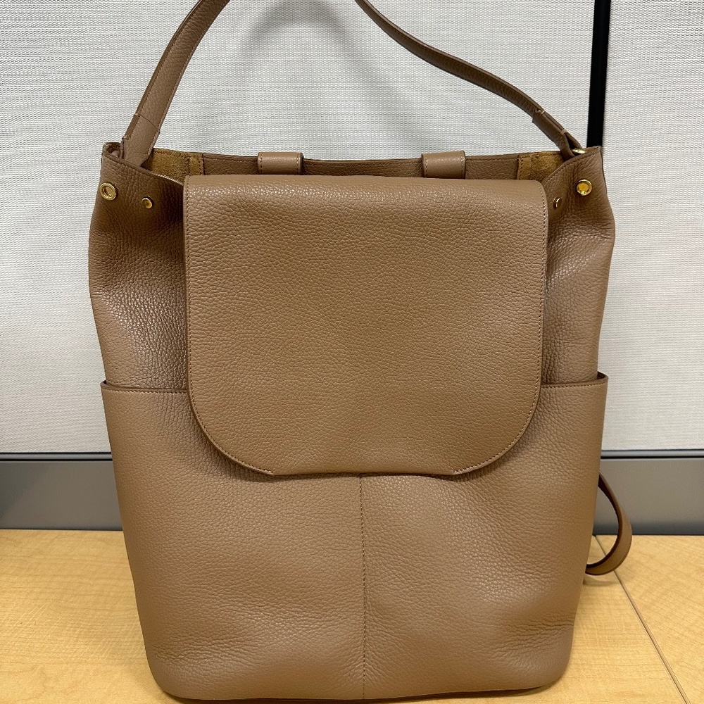 Cuyana 16in Leather Backpack - Cappuccino
